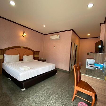 Soda Resort Kamphaeng Phet Buitenkant foto