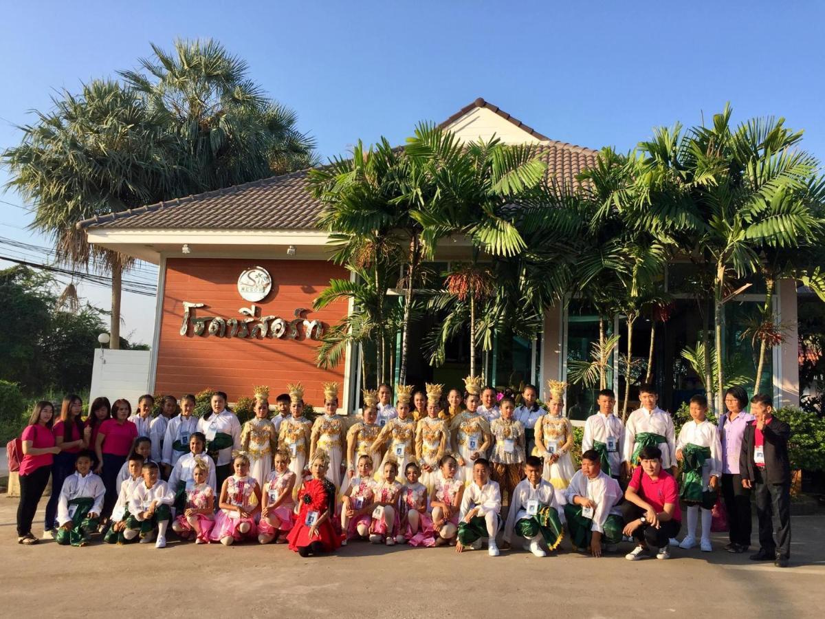 Soda Resort Kamphaeng Phet Buitenkant foto
