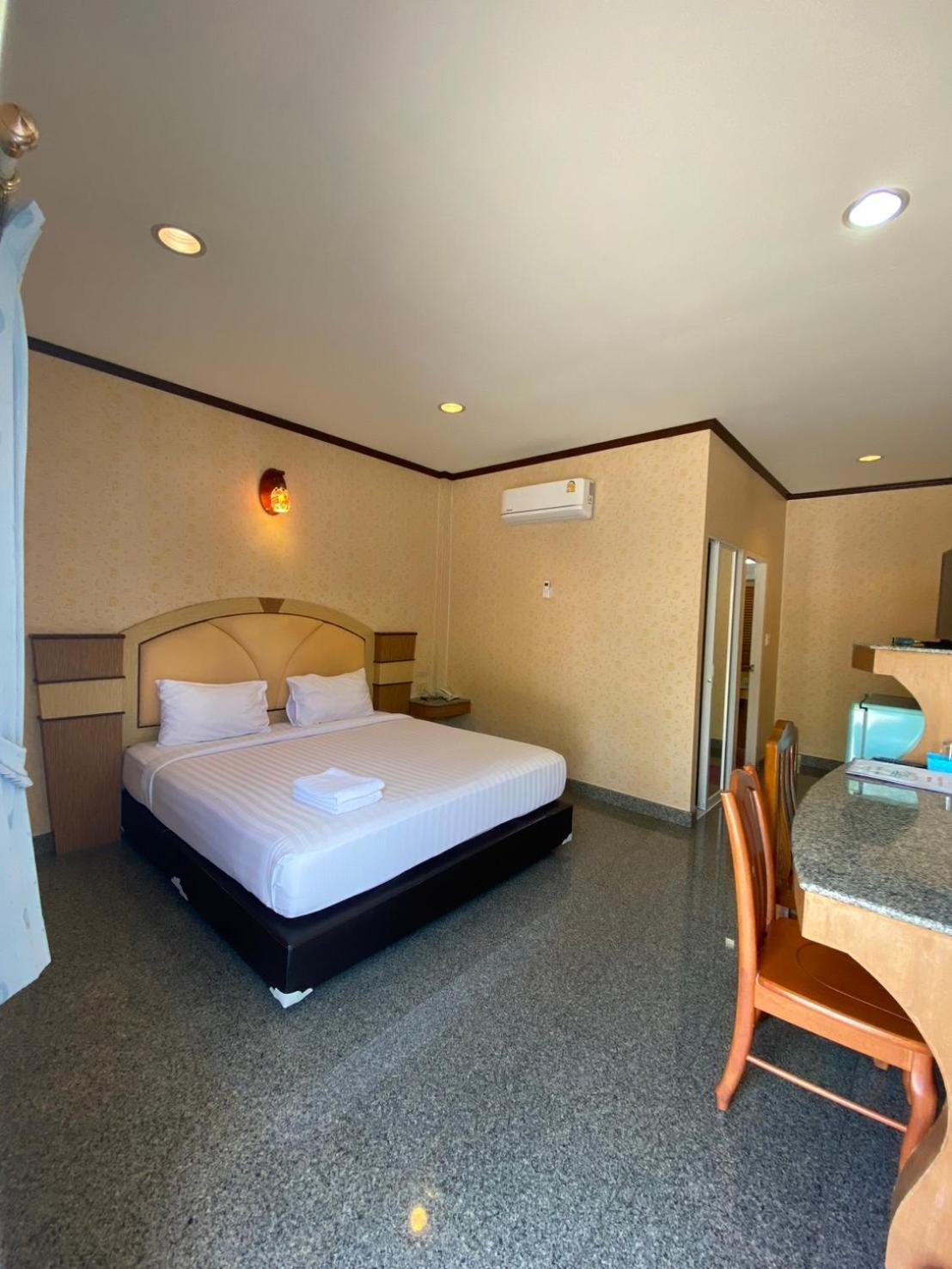 Soda Resort Kamphaeng Phet Buitenkant foto