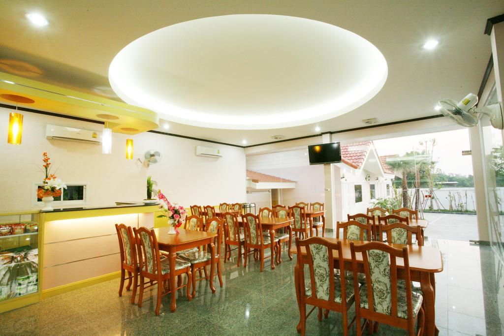 Soda Resort Kamphaeng Phet Buitenkant foto