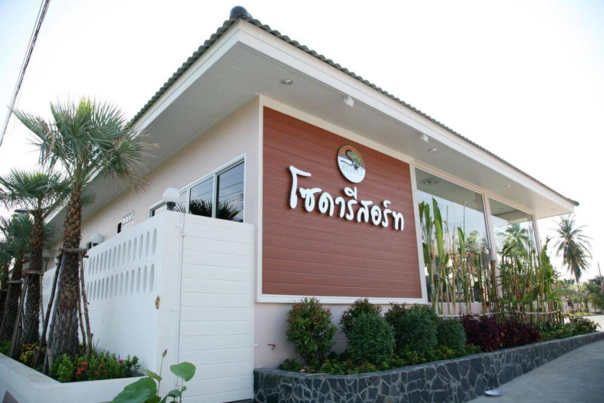 Soda Resort Kamphaeng Phet Buitenkant foto