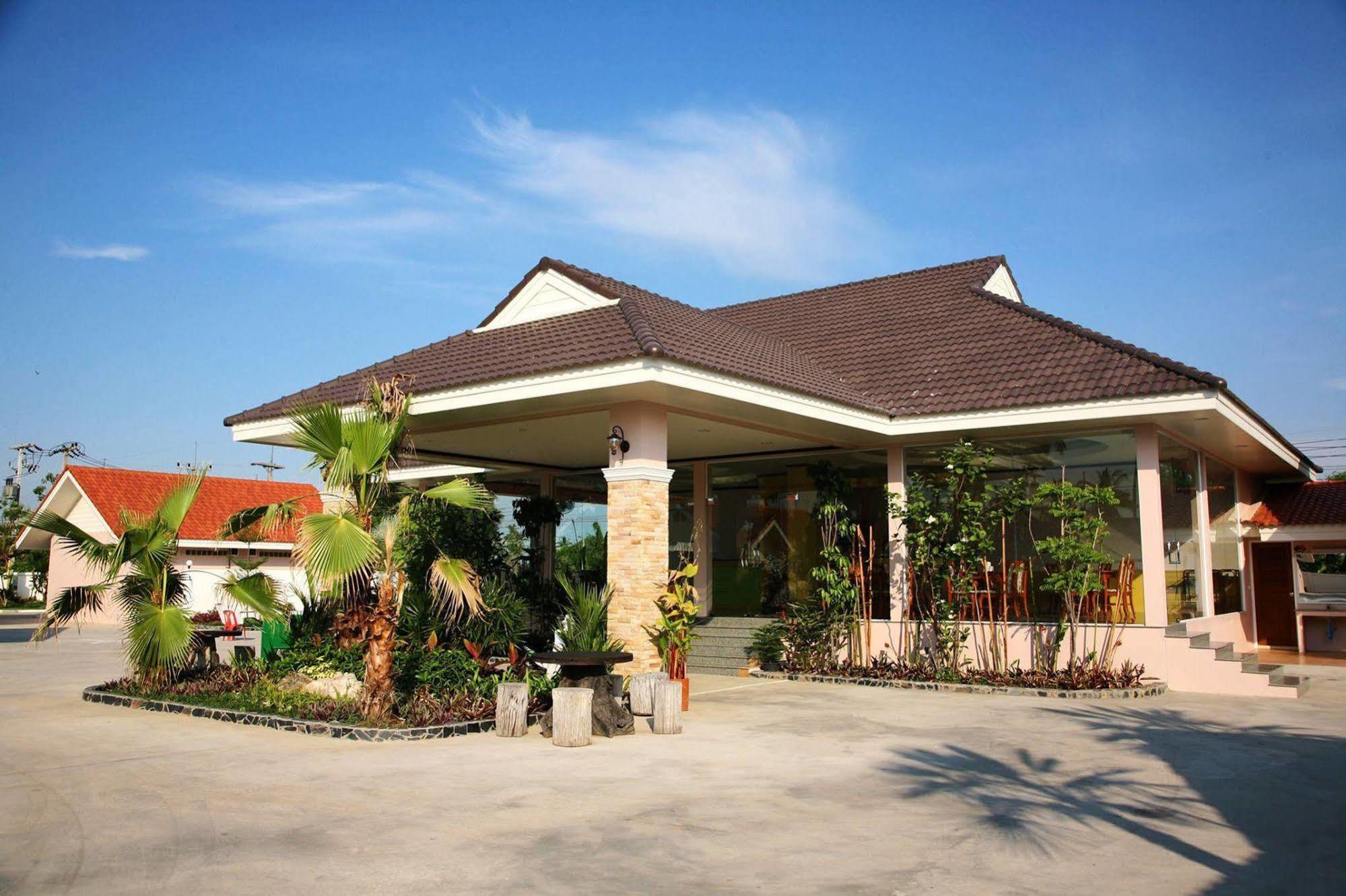 Soda Resort Kamphaeng Phet Buitenkant foto