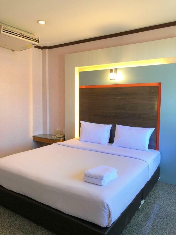 Soda Resort Kamphaeng Phet Buitenkant foto