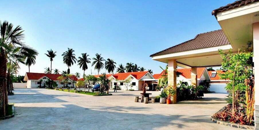 Soda Resort Kamphaeng Phet Buitenkant foto
